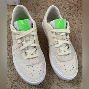 Woman Jordan sneakers Brand new never worn
